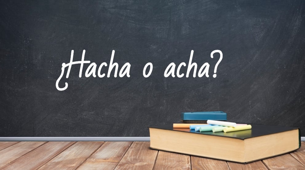 Se escribe hacha o acha