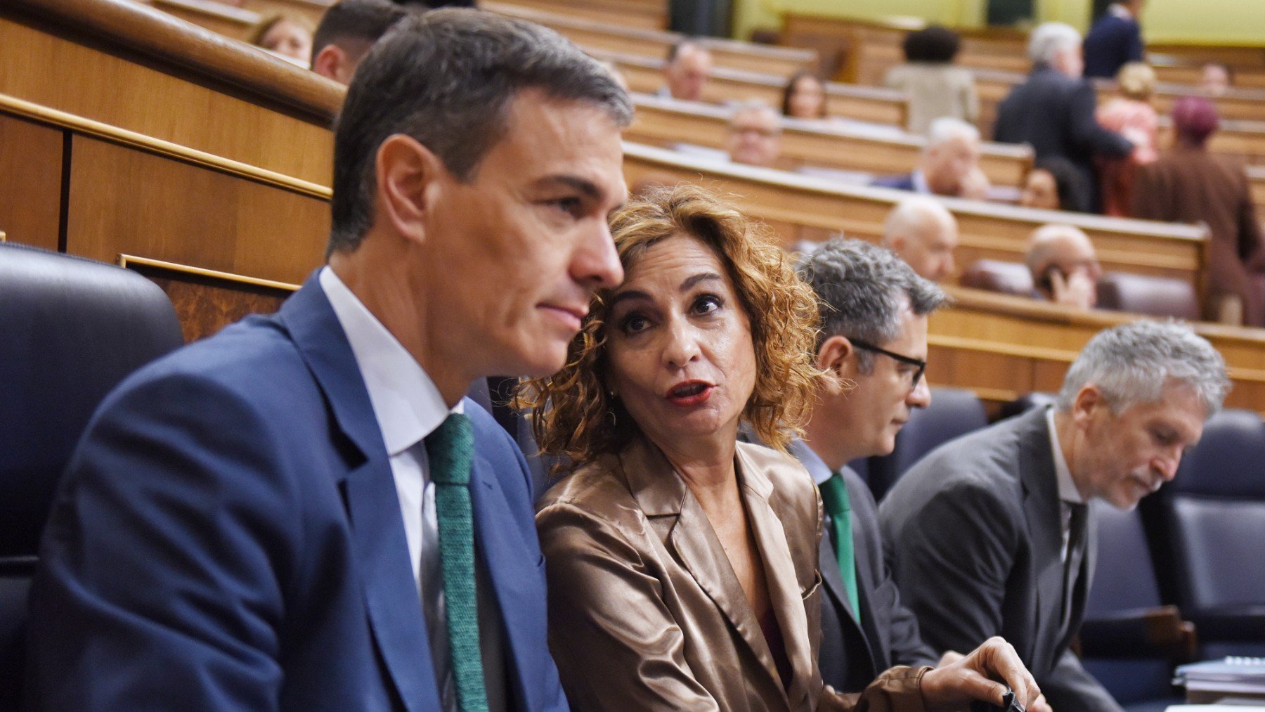 El presidente del Gobierno, Pedro Sánchez y la ministra, María Jesús Montero.