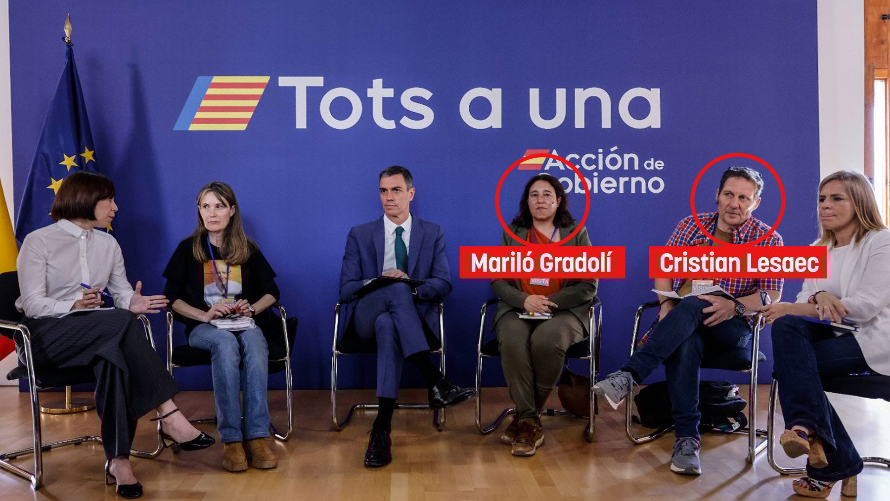 Pedro Sánchez junto a los dos ex candidatos de Compromís, este jueves, en Valencia.